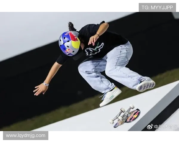 滑板战术解析：广州滑板队的创新进攻体系与团队协作策略探讨